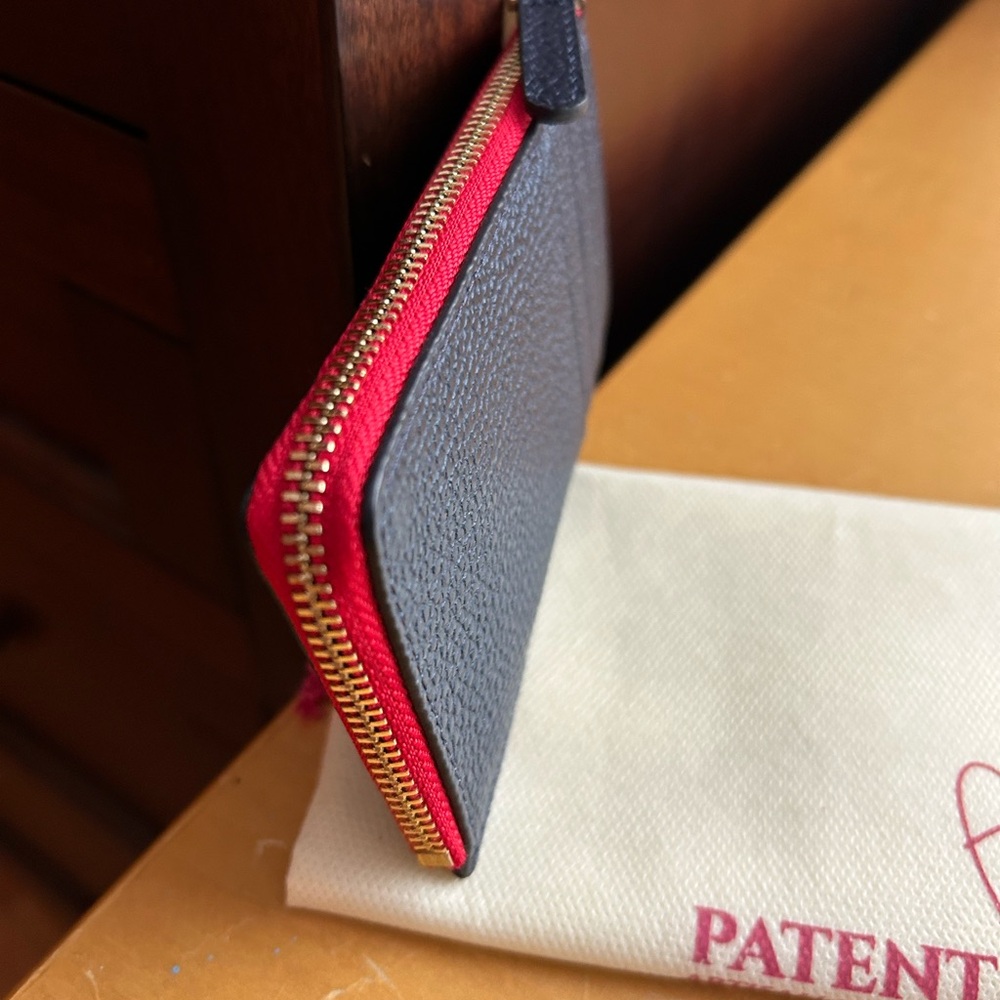 Patent of Heart Leather Card Holder - Picture 5 of 9